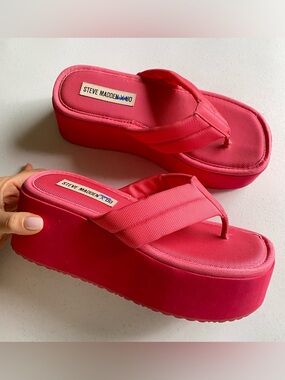 Steve Madden x Urban Outfitters 9 Hot Pink Canvas Platform Thong Slip-on Sandal